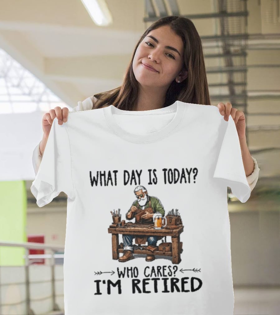 What Day Is Today Who Cares I'm Retired Leatherworking Beer Retirement T-Shirt