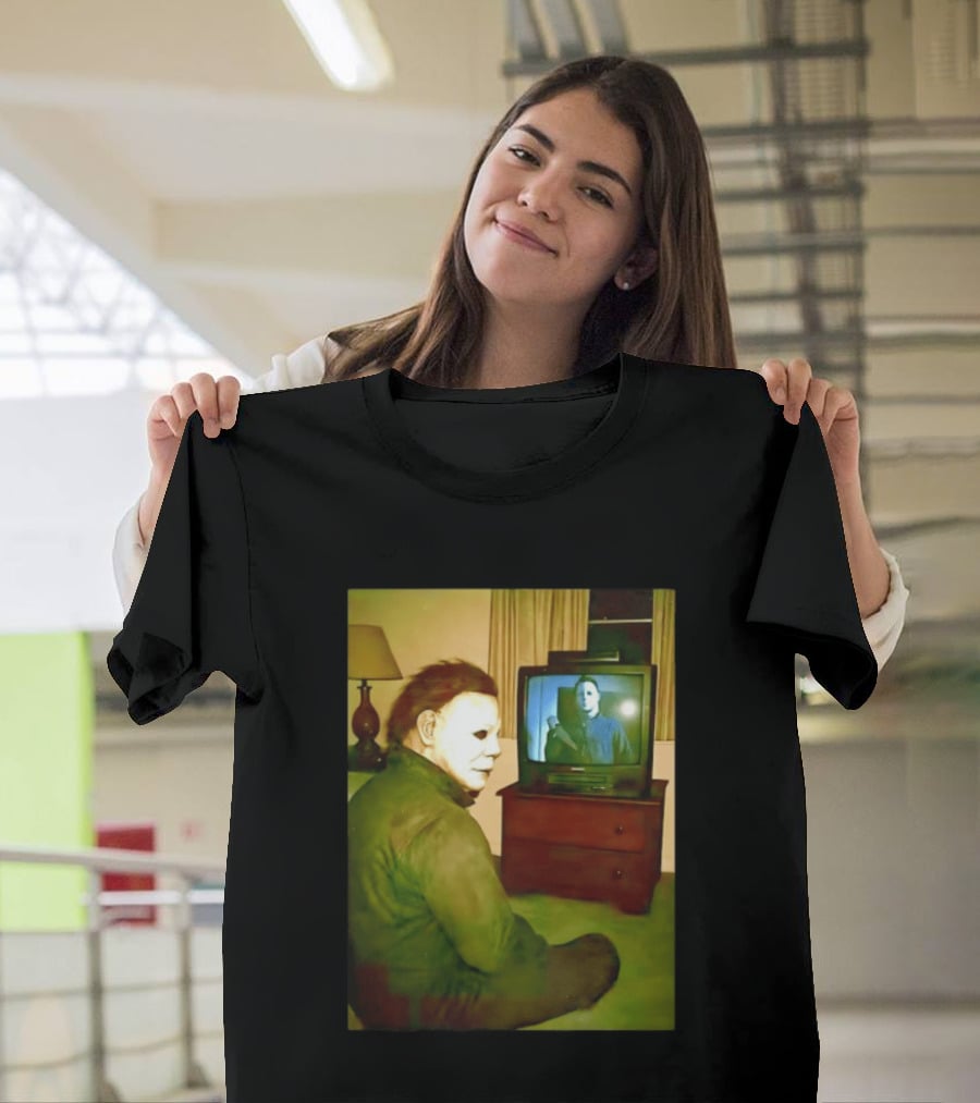 Michael Myers Ing Himself On TV Halloween Scene T-Shirt
