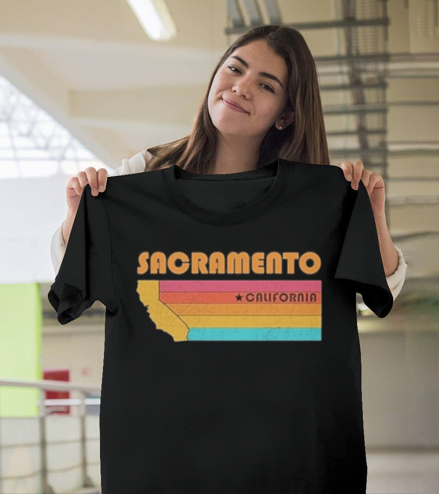 Sacramento California Retro Map Souvenir T-Shirt