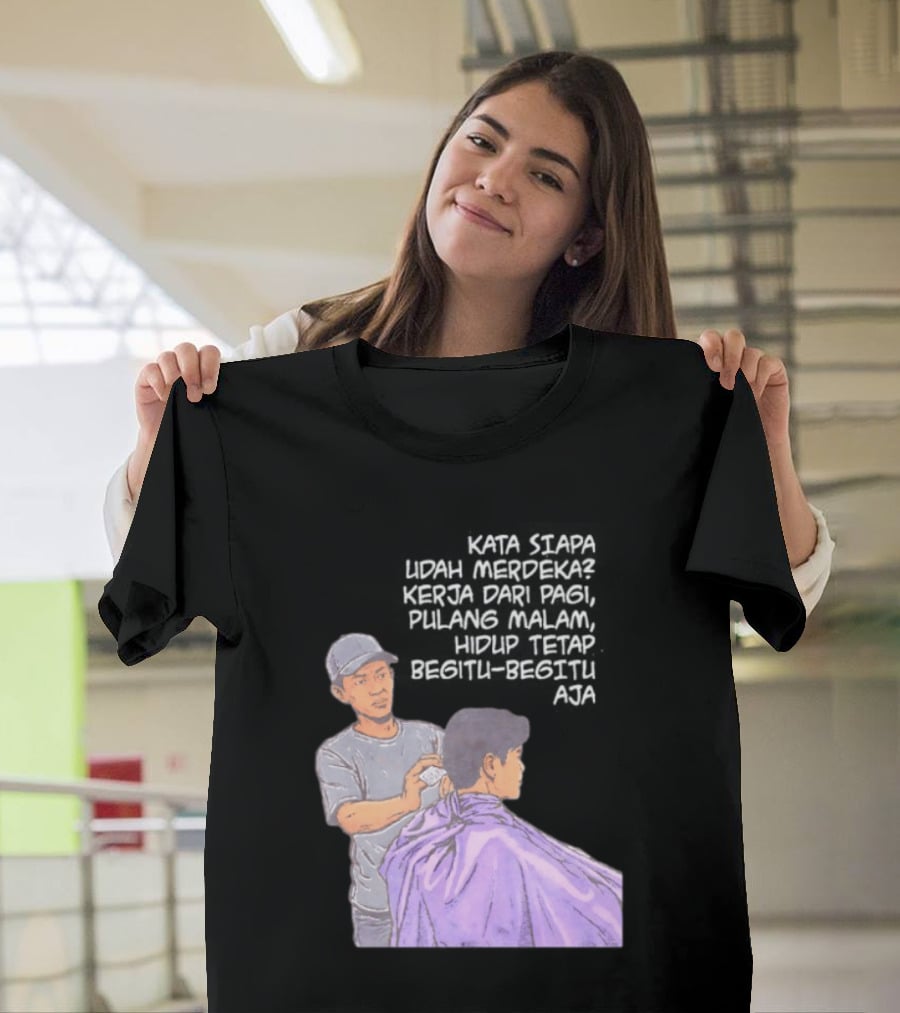 Kata Siapa Udah Merdeka Kerja Dari Pagi Pulang Malam Hidup Tetap Begitu Begitu Aja Barber T-Shirt