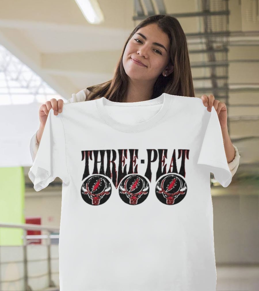 Grateful Chicago Bulls Three Peat Basketball Triumph T-Shirt