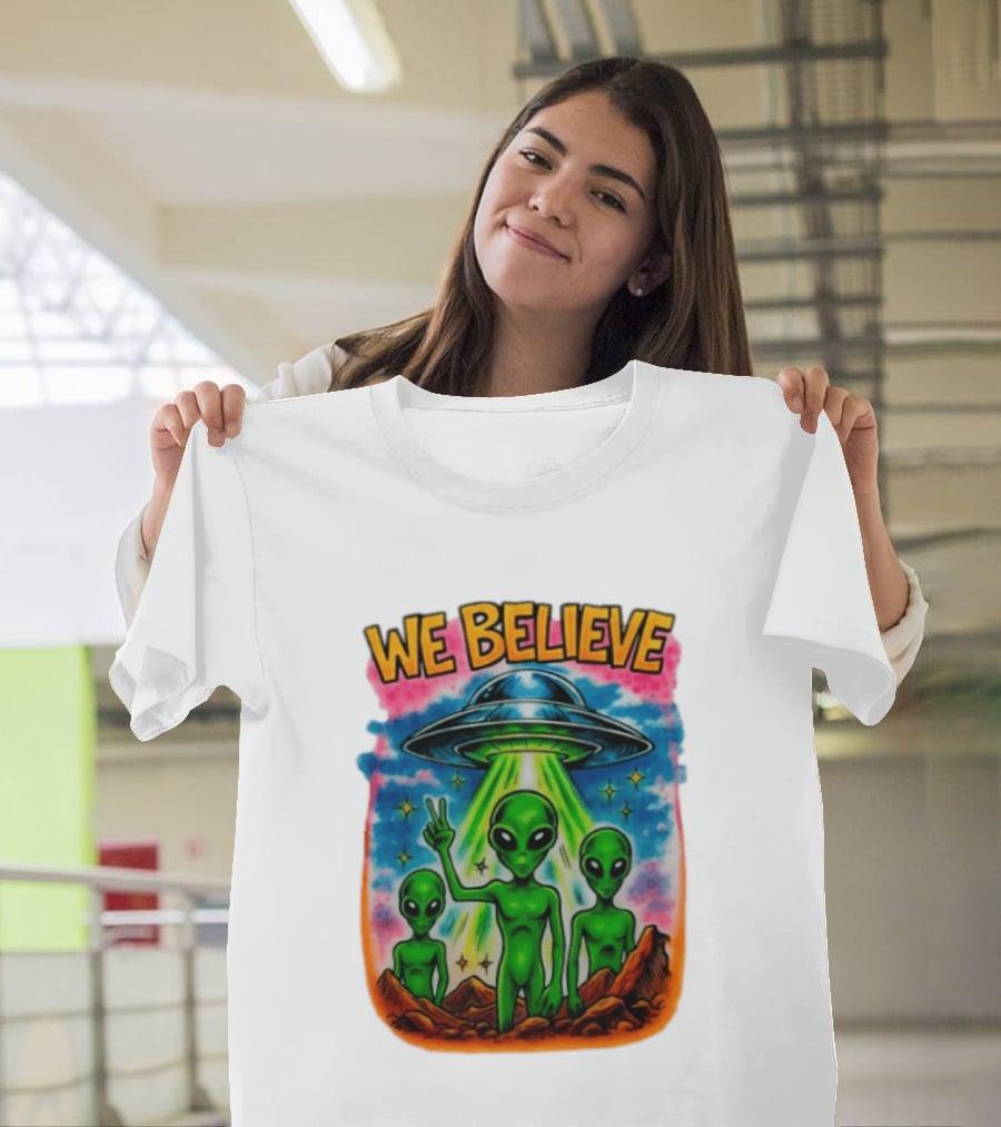 We Believe Aliens UFO Extraterrestrial Peaceful Green Aliens Stars Cosmic Scene T-Shirt