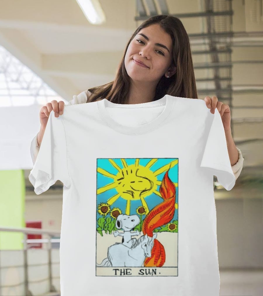 Snoopy The Sun Tarot Card Peanuts Charlie Brown Tarot T-Shirt