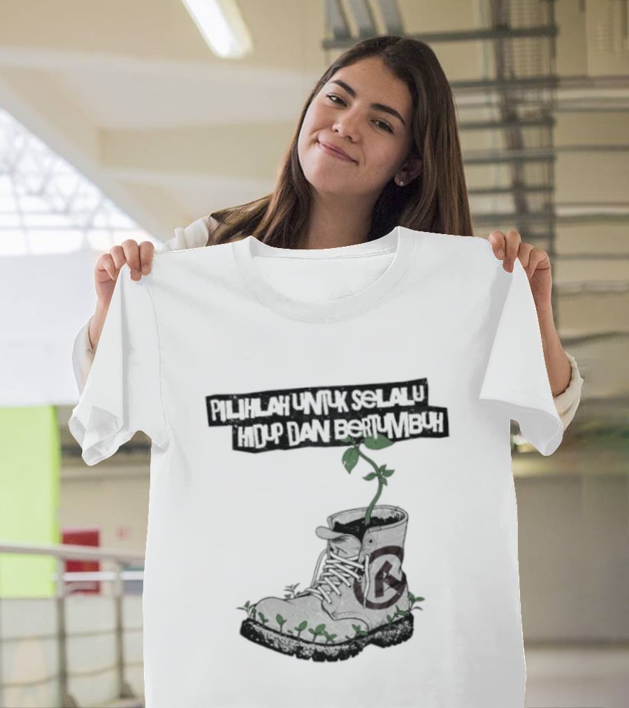 Pilihlah Untuk Selalu Hidup Dan Bertumbuh Tanaman Dalam Boot T-Shirt