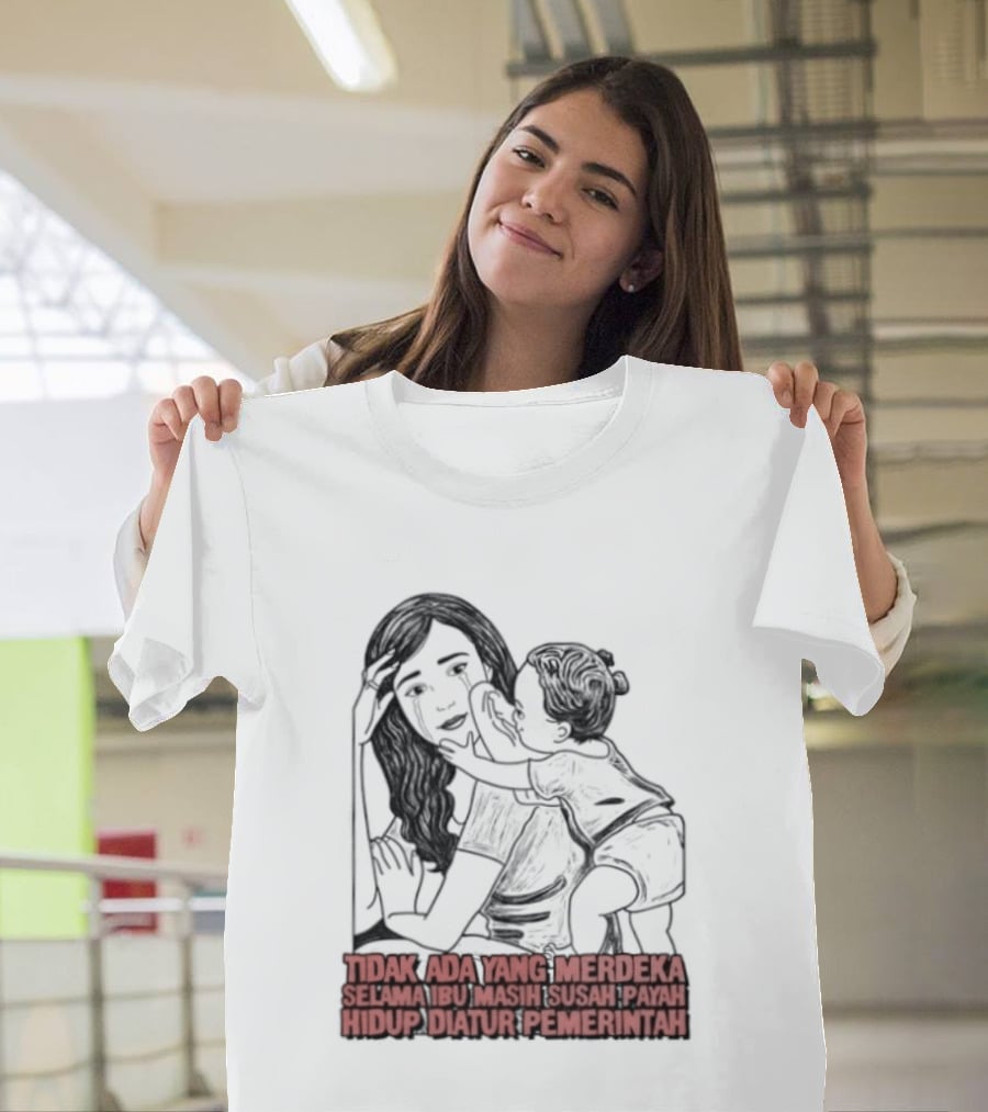 Tidak Ada Yang Merdeka Selama Ibu Masih Susah Payah Hidup Diatur Pemerintah T-Shirt