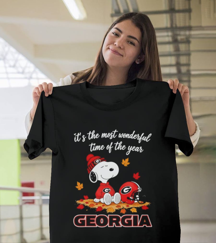 Georgia Bulldogs Snoopy It's The Most Wonderful Time Of The Year Autumn Leaves 2026 T-Shirt