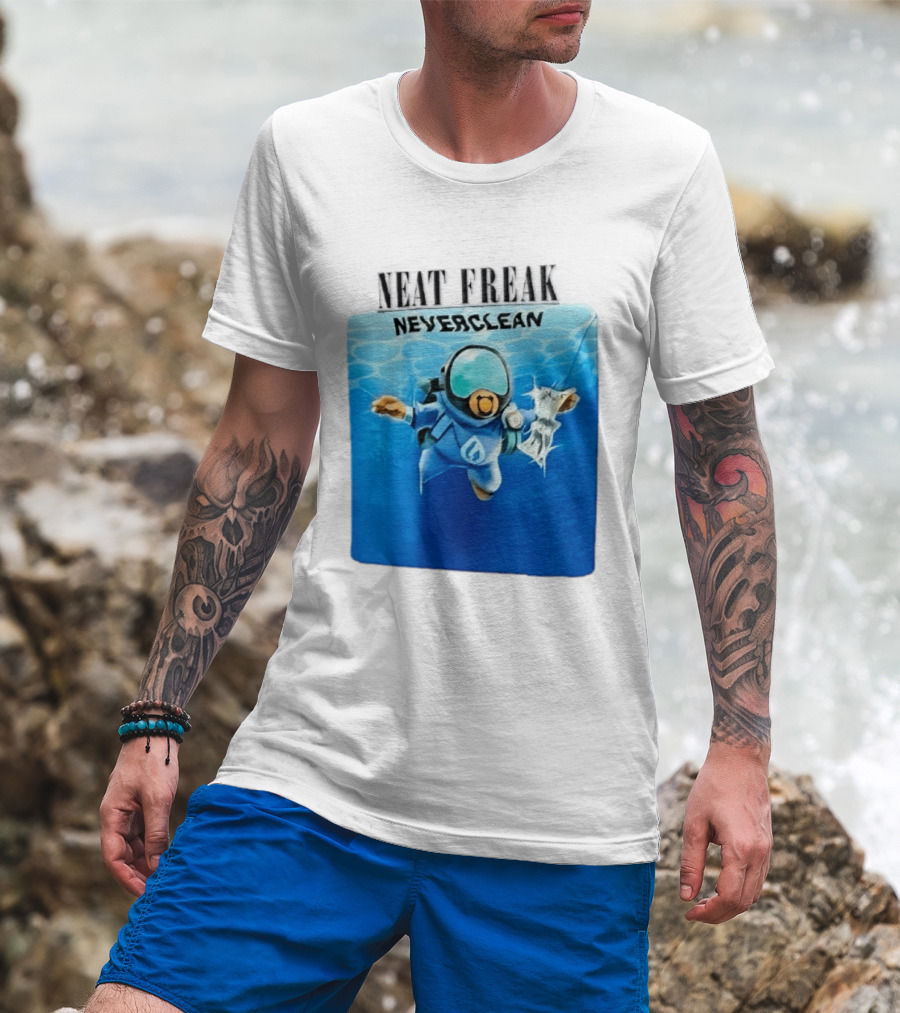 Neat Freak Neverclean Diver Catching Litter T-Shirt