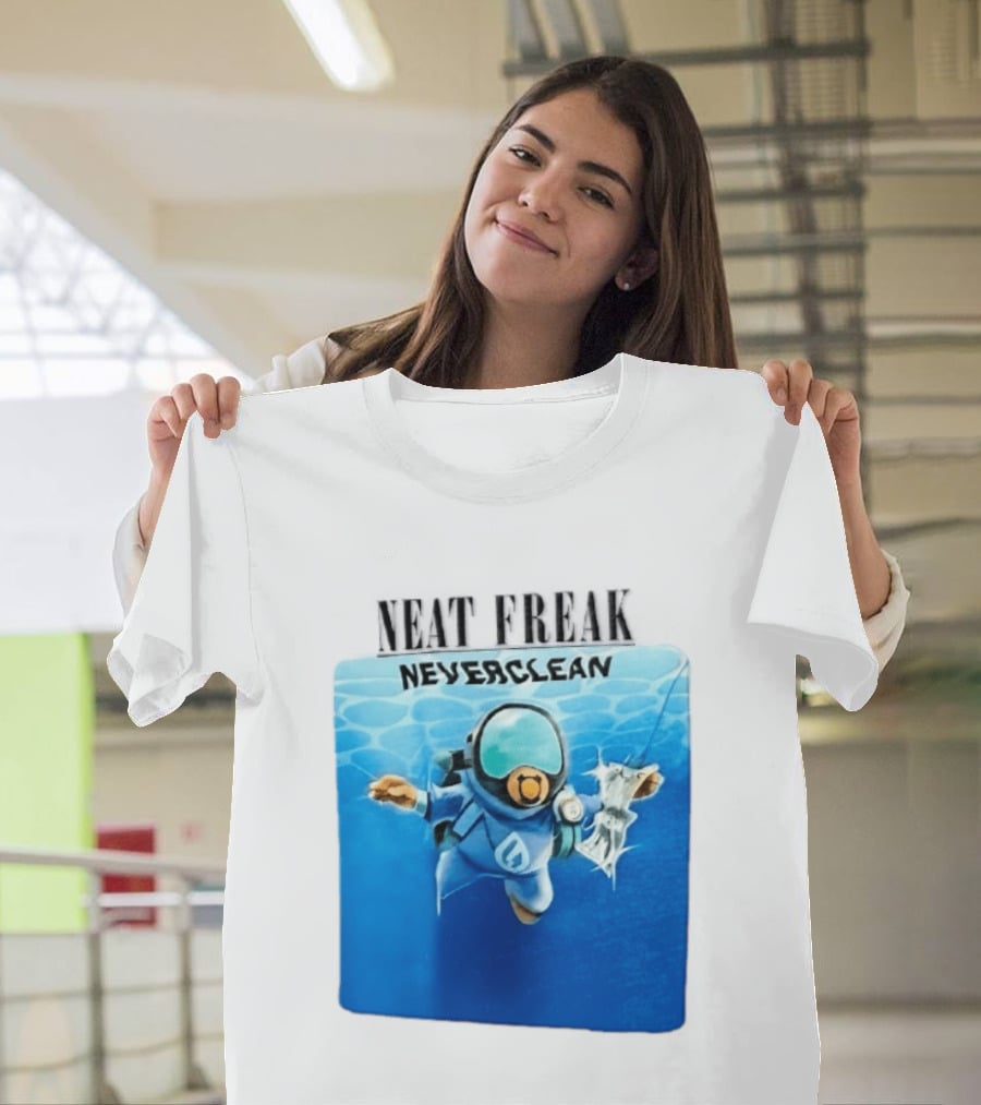 Neat Freak Neverclean Diver Catching Litter T-Shirt