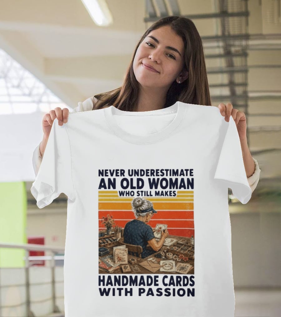Never Underestimate An Old Woman Who Still Makes Handmade Cards With Passion Vintage Crafting Scene T-Shirt
