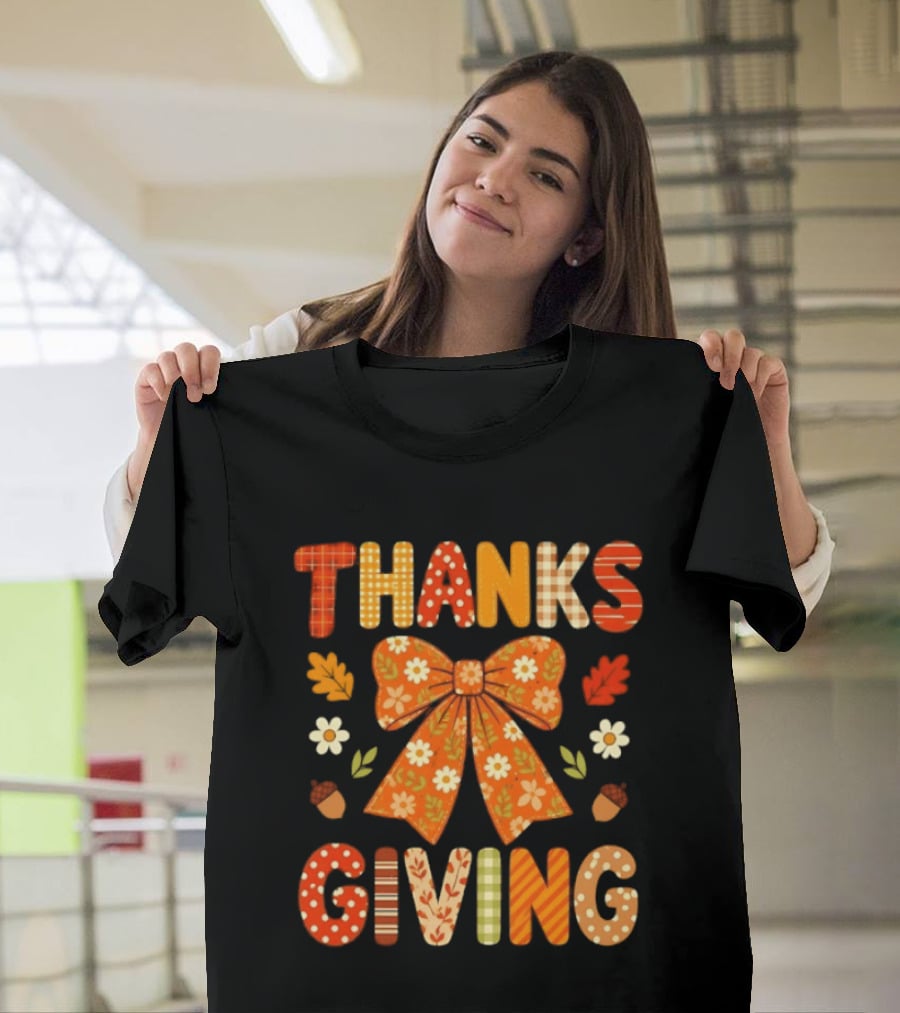 Thanksgiving Floral Bow With Autumn Acorns And Leaves T-Shirt