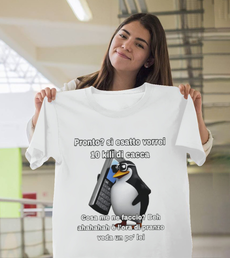Pronto Si Esatto Vorrei 10 Kili Di Cacca Penguin Meme Cosa Me Ne Faccio Beh Ahahahah È Ora Di Pranzo Veda Un Po' Lei T-Shirt