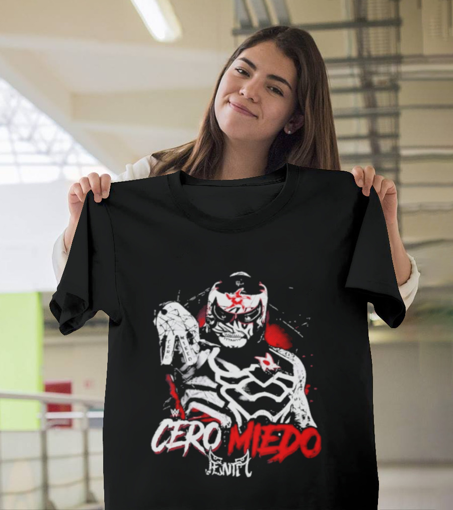 Cero Miedo Penta Hand Sign WWE Photo T-Shirt