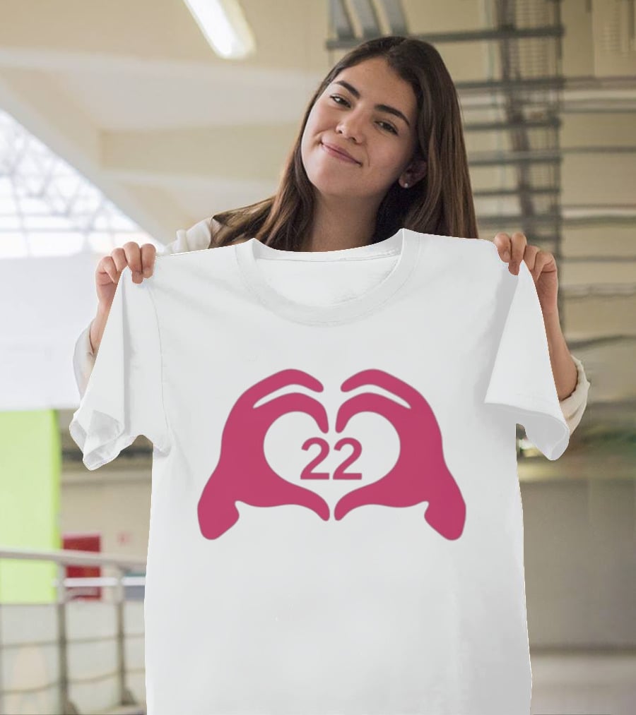Feelin 22 Pink Heart Hands Gesture T-Shirt