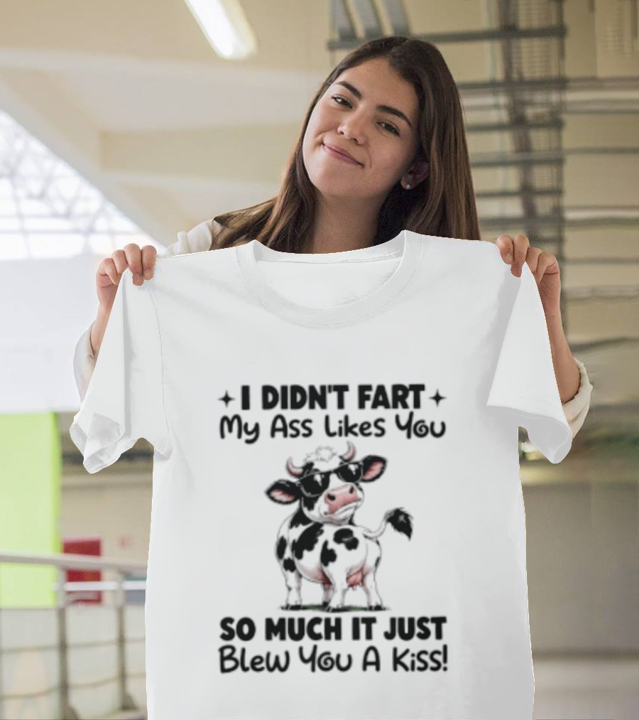 I Didn't Fart My Ass Likes You So Much It Just Blew You A Kiss Cow Cartoon Humorous T-Shirt