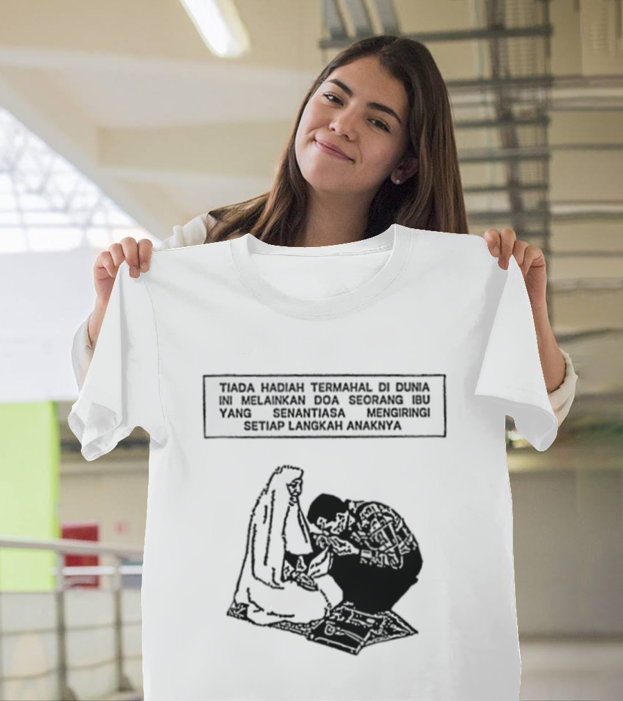 Tiada Hadiah Termahal Di Dunia Melainkan Doa Seorang Ibu Silhouette Scene T-Shirt