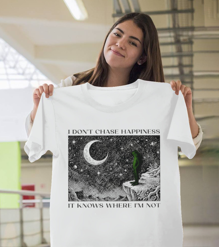 I Don't Chase Happiness It Knows Where I'm Not Frog Moonlit Starry Night T-Shirt