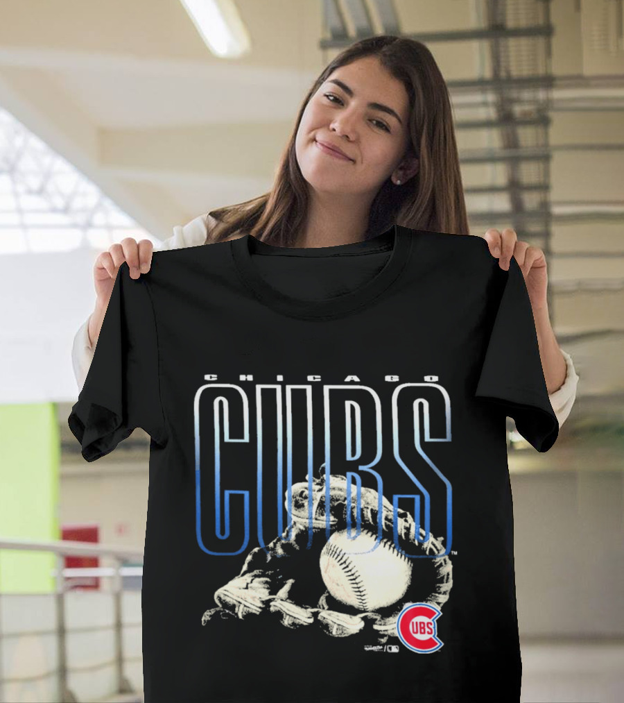 Chicago Cubs Fly Ball Baseball Team Logo Sports Fan T-Shirt
