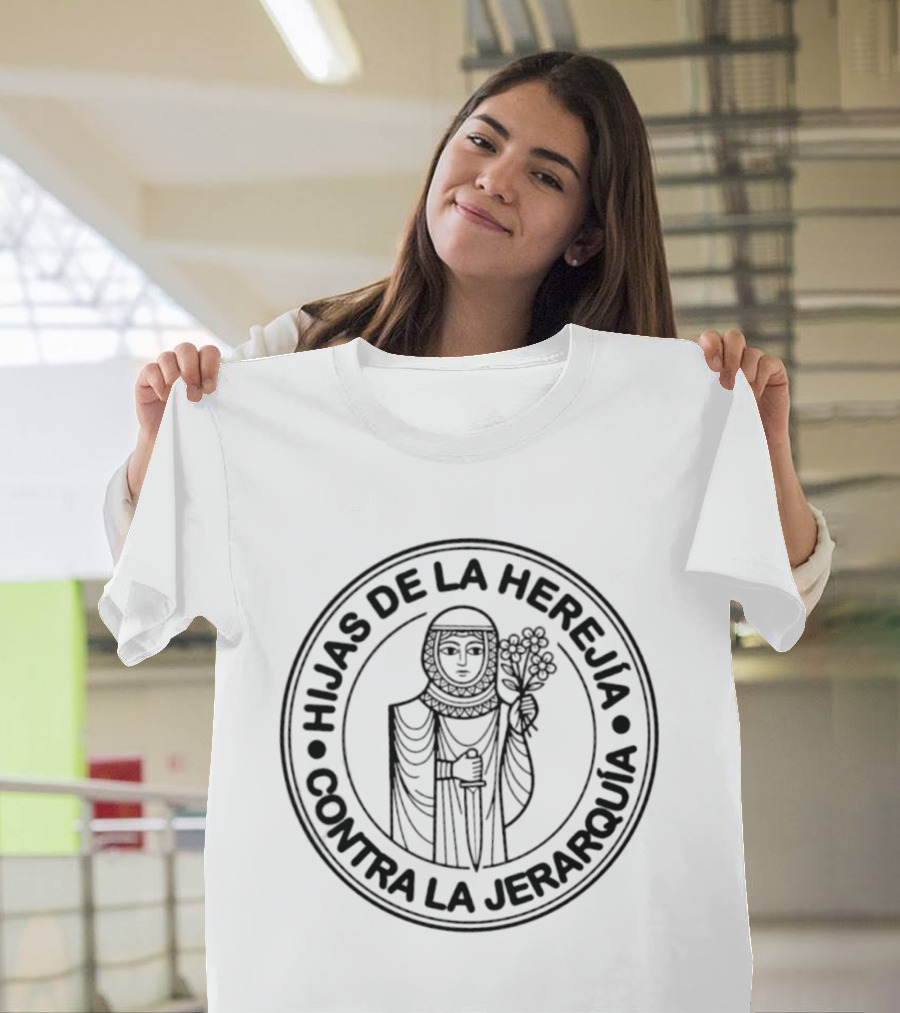Hijas De La Herejia Contra La Jerarquía Emblema De Empoderamiento Femenino T-Shirt