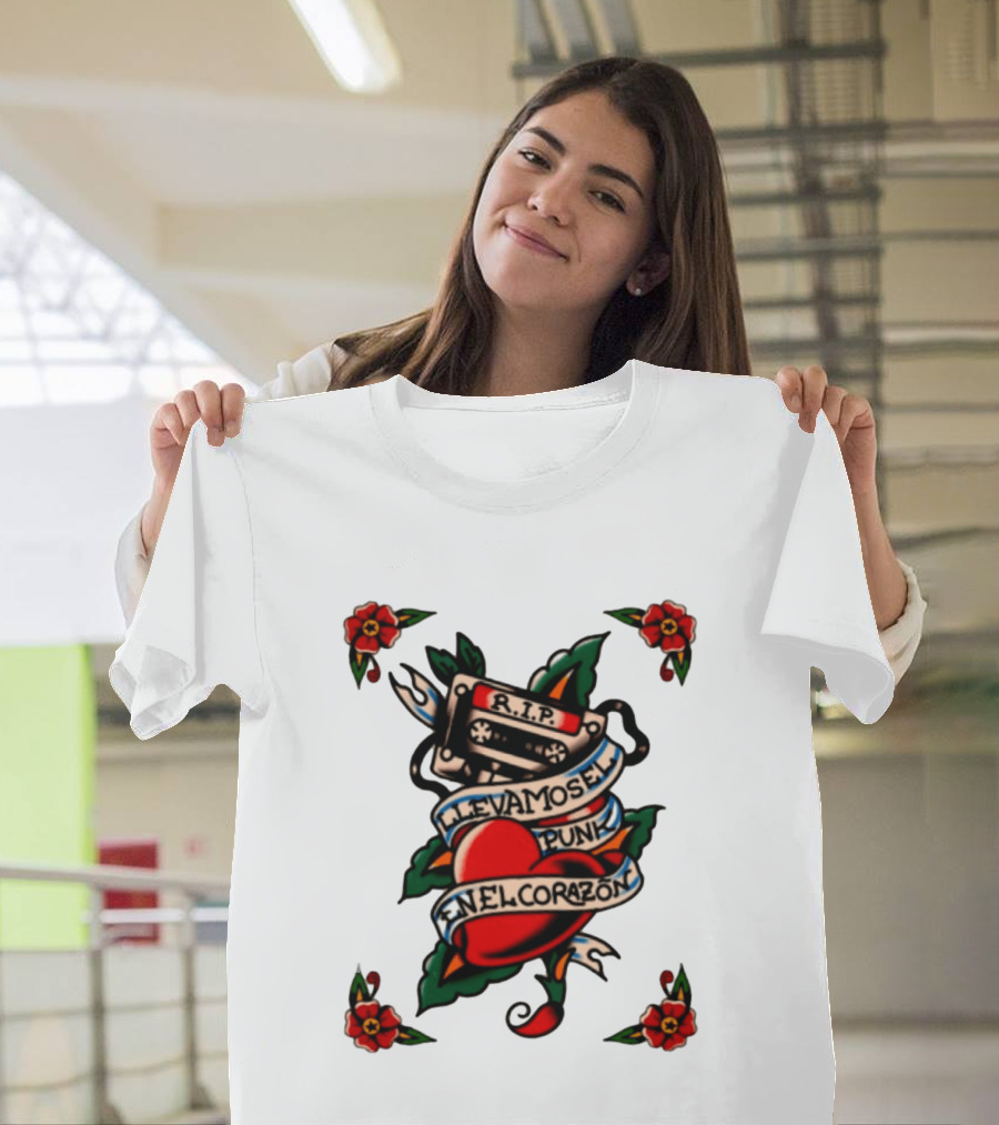 RIP Cassette Heart Llevamos El Punk En El Corazón Tattoo Style Roses T-Shirt