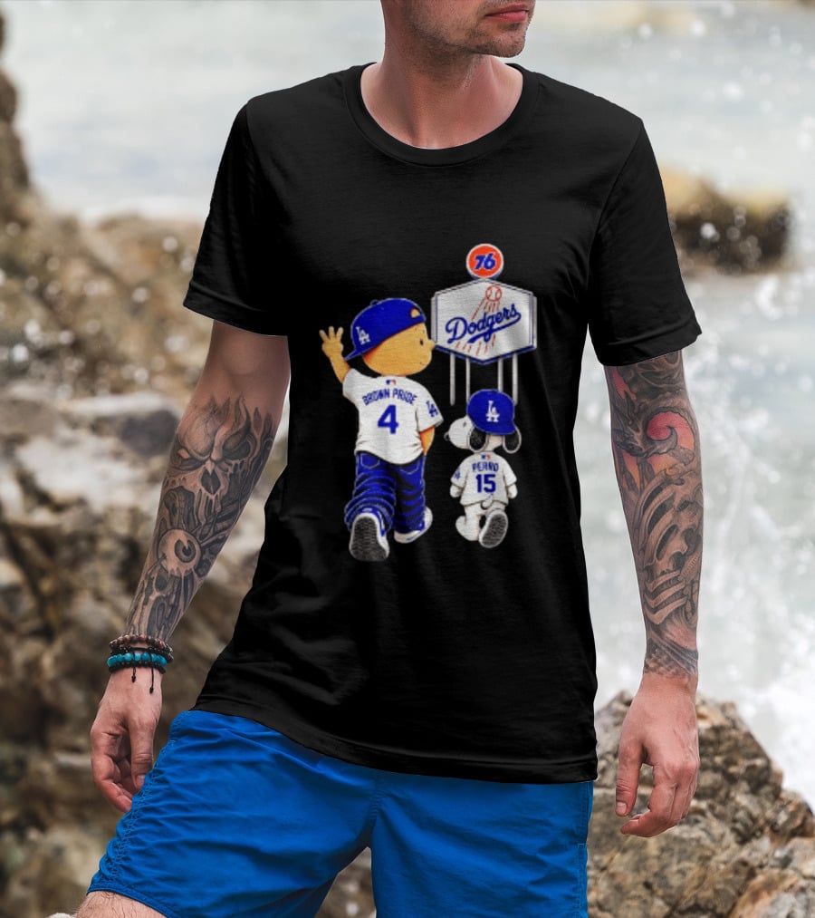 Charlie Brown Snoopy Los Angeles Dodgers Brown Pride Perro Baseball 76 T-Shirt