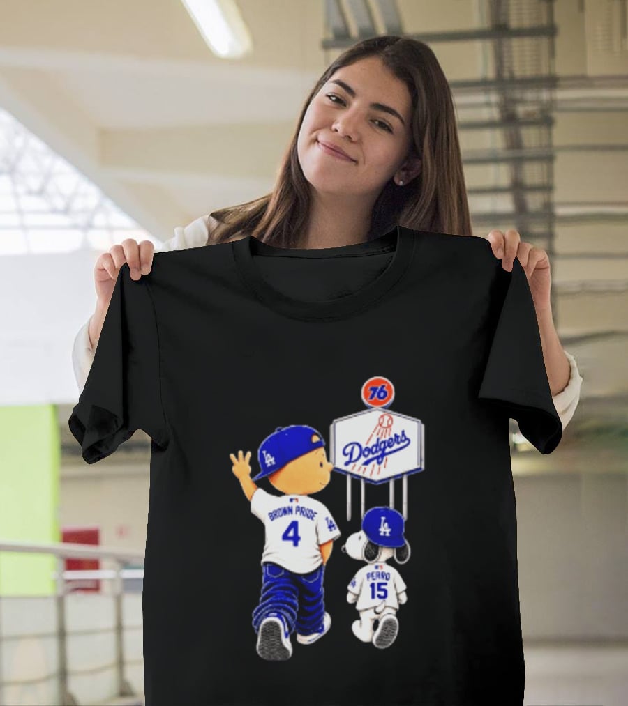 Charlie Brown Snoopy Los Angeles Dodgers Brown Pride Perro Baseball 76 T-Shirt