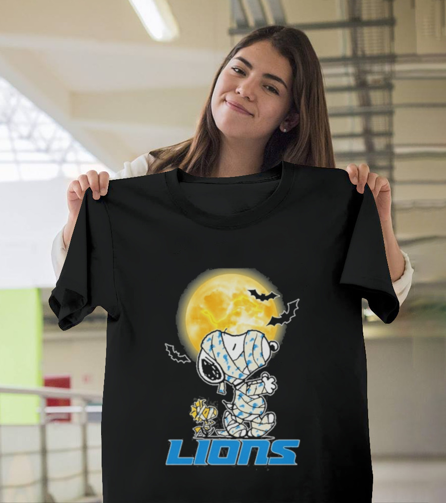 Detroit Lions Snoopy Halloween 2026 Full Moon Bat Holiday T-Shirt