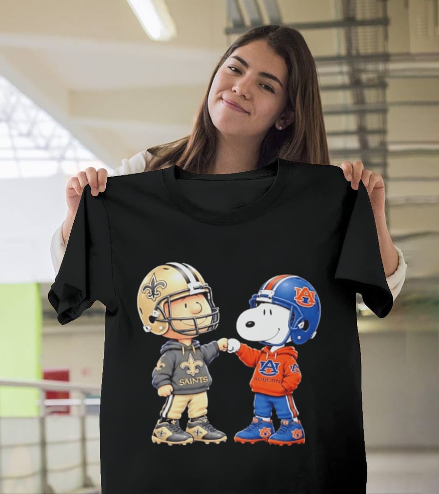 Charlie Brown Saints And Snoopy Auburn Tigers Fist Bump Football T-Shirt