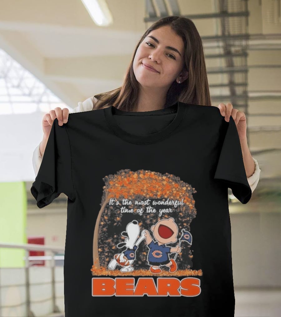 Chicago Bears Snoopy Charlie Brown Dancing 2026 It's The Most Wonderful Time Of The Year T-Shirt