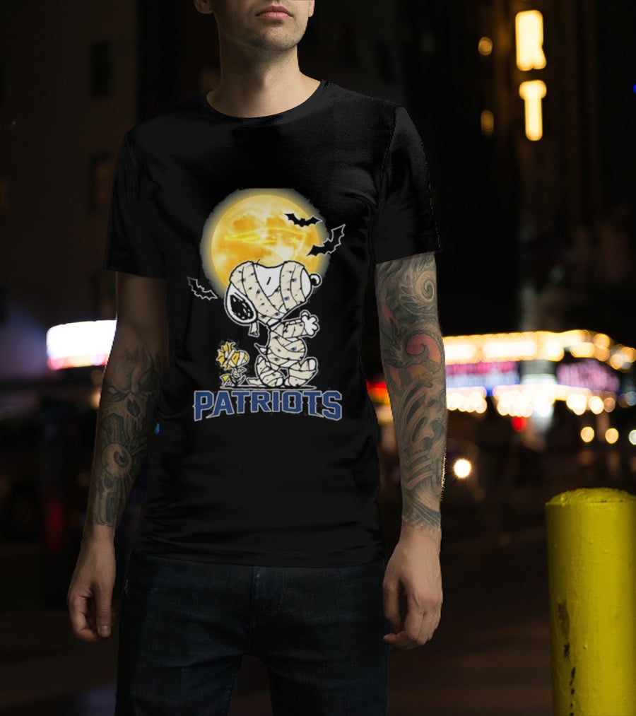 New England Patriots Snoopy Halloween 2026 Moon T-Shirt