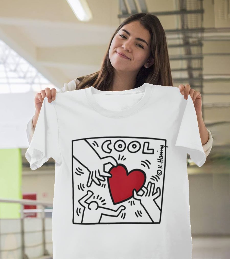 Keith Haring Cool Red Heart Two People Holding Hands Art 90s T-Shirt