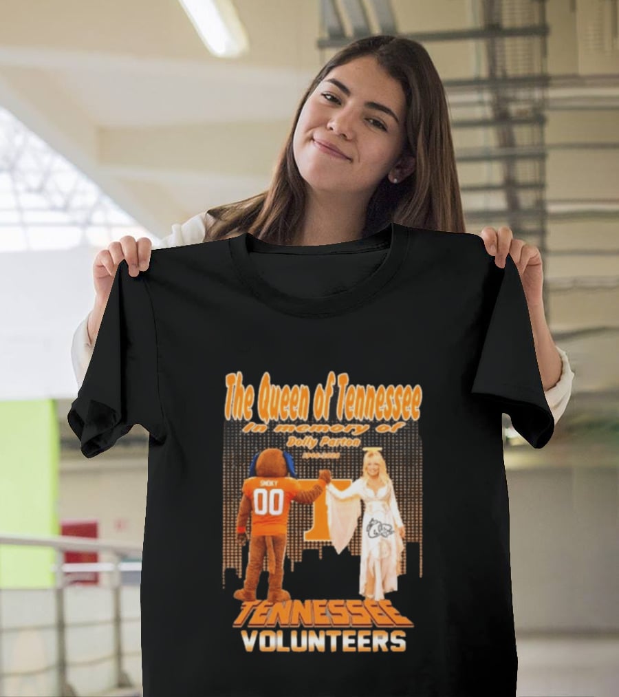 The Queen Of Tennessee In Memory Of Dolly Parton Smoky Tennessee Volunteers 1946 2026 T-Shirt