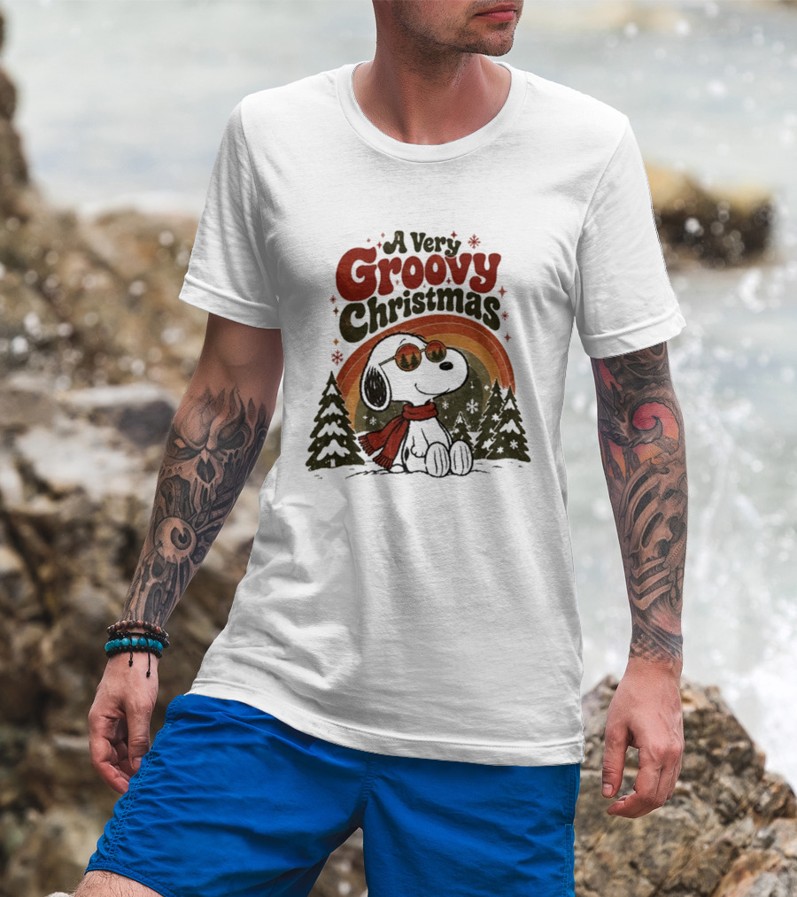 Snoopy A Very Groovy Christmas Retro Holiday Peanuts T-Shirt