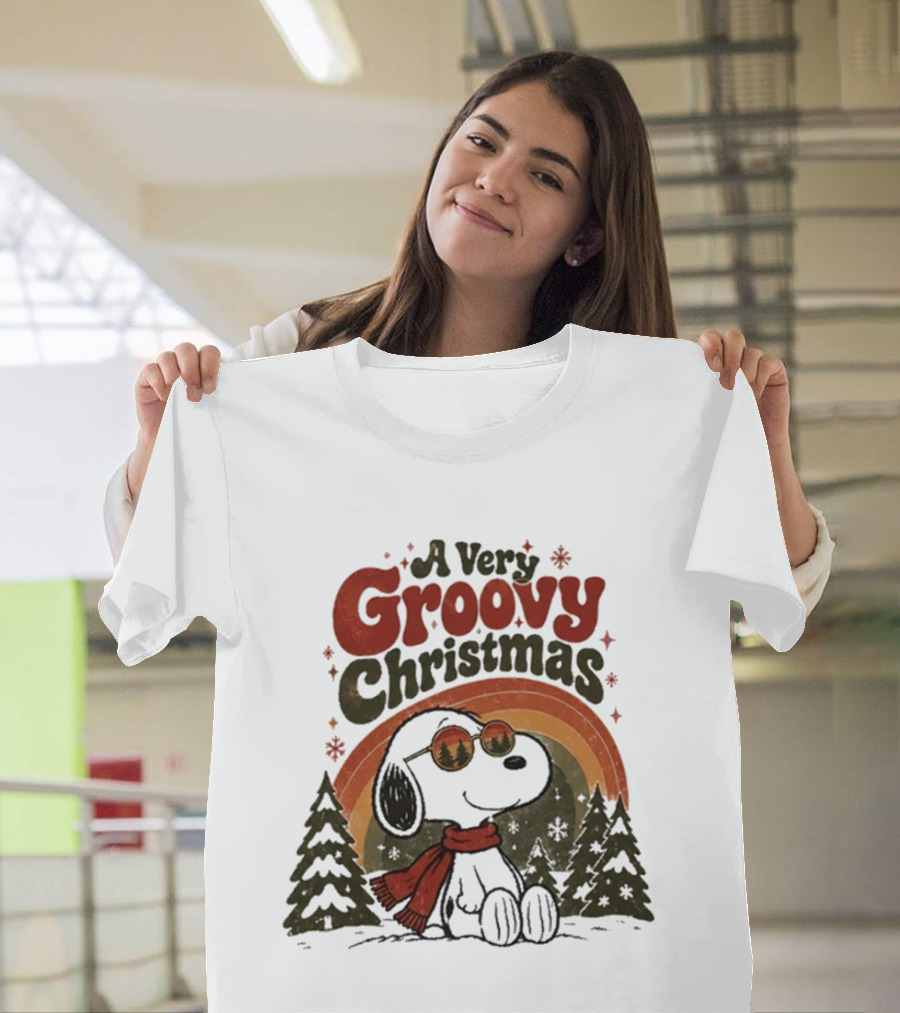 Snoopy A Very Groovy Christmas Retro Holiday Peanuts T-Shirt