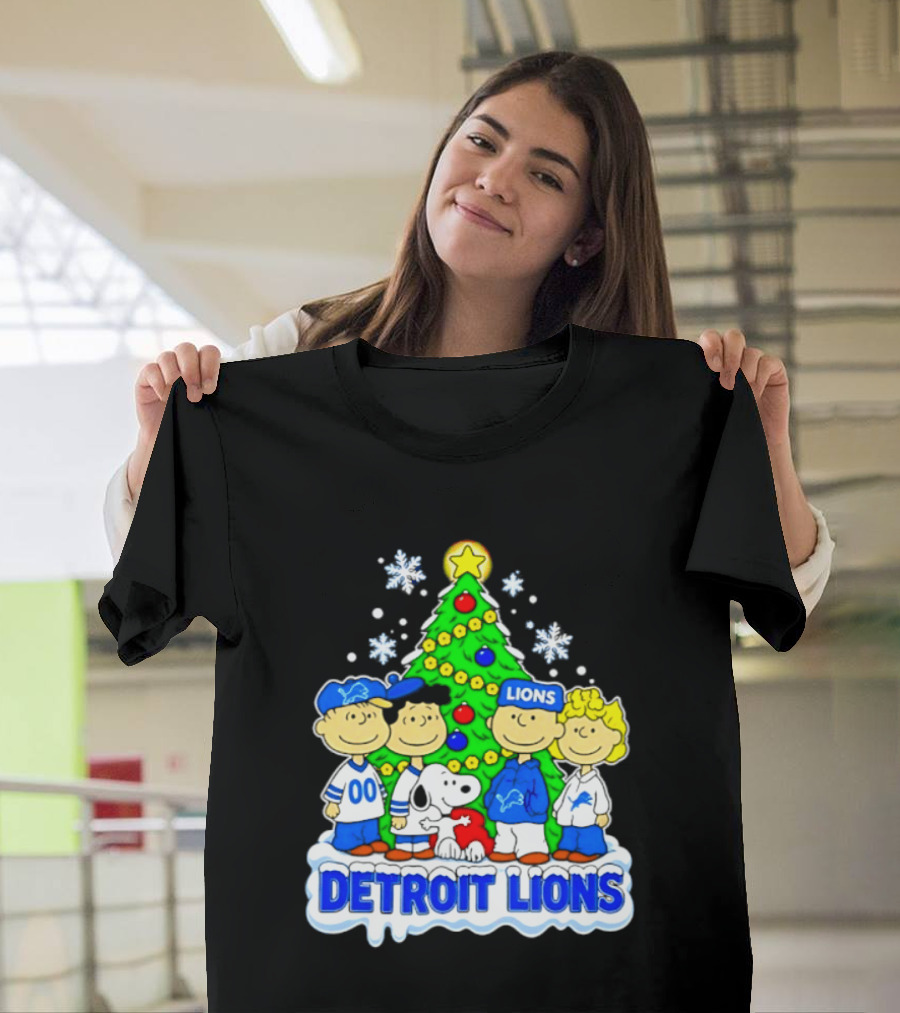 Peanuts Christmas Tree Detroit Lions Team Snoopy Woodstock T-Shirt