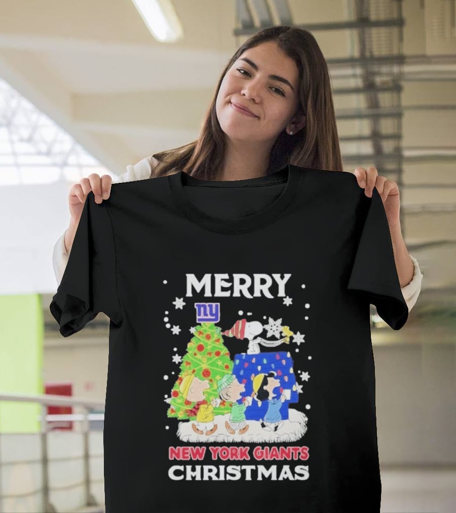 New York Giants Peanuts Merry Christmas 2026 Snoopy Woodstock Charlie Brown T-Shirt