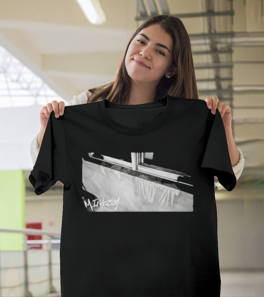 Mintzy Abstract Wall T-Shirt