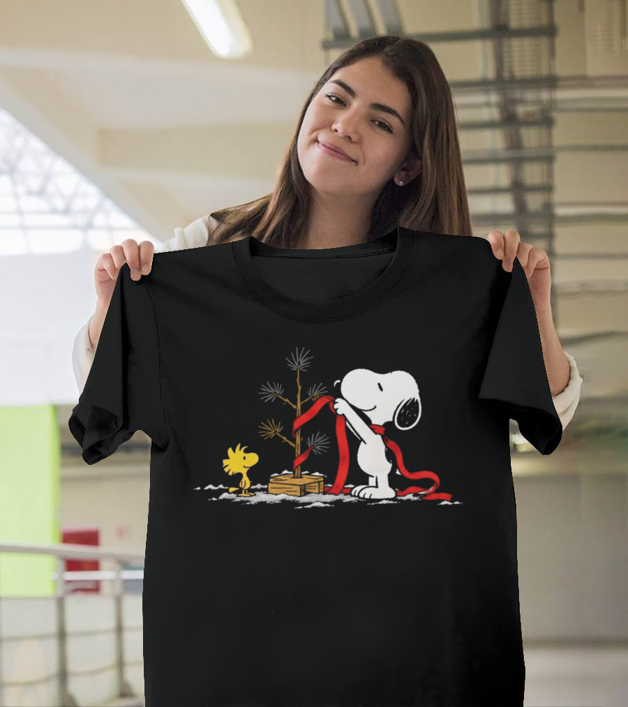 Snoopy Charlie Brown Little Christmas Tree For Peanuts And Christmas Lovers T-Shirt