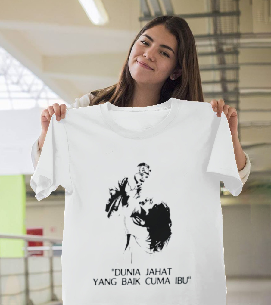 Dunia Jahat Yang Baik Cuma Ibu Motherhood Inspiring Words T-Shirt