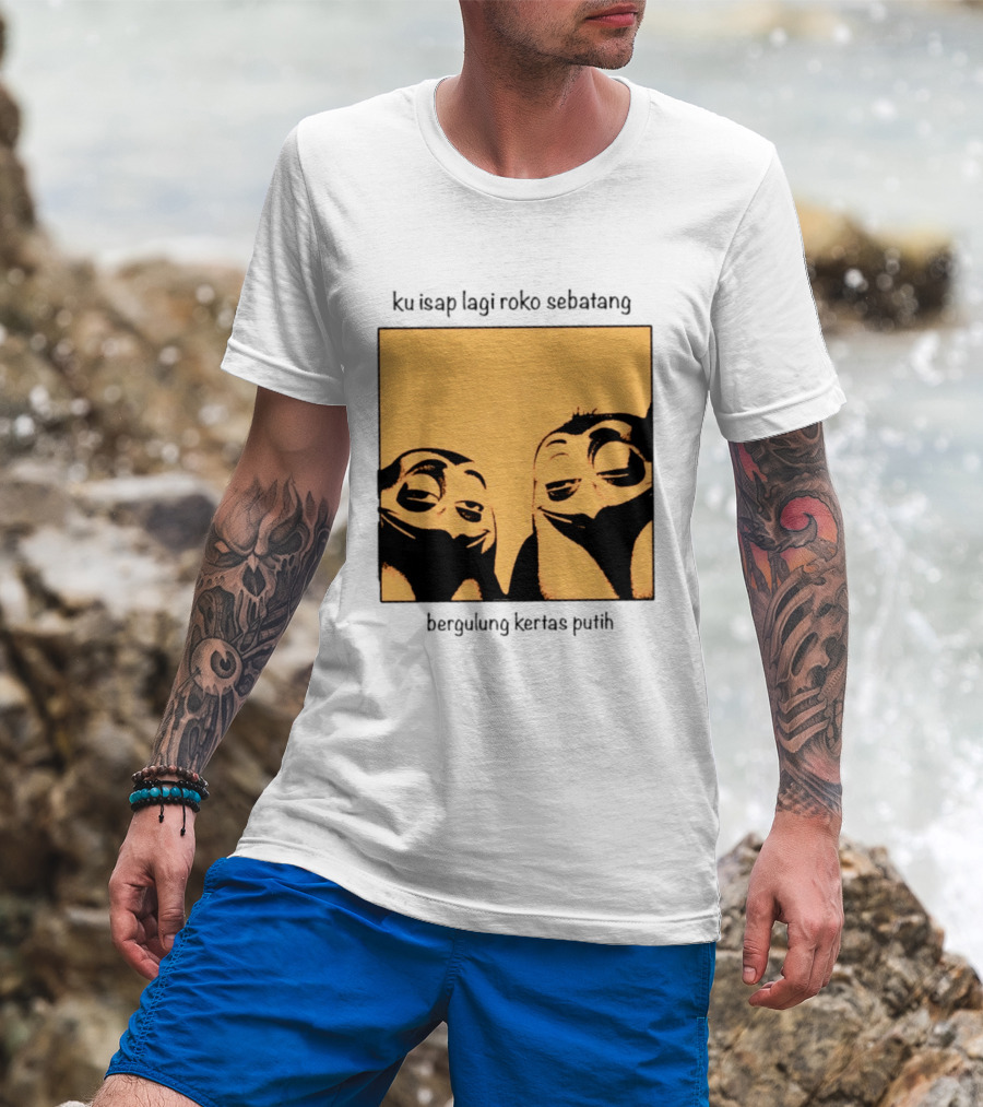 Ku Isap Lagi Roko Sebatang Bergulung Kertas Putih Private Kowalski T-Shirt