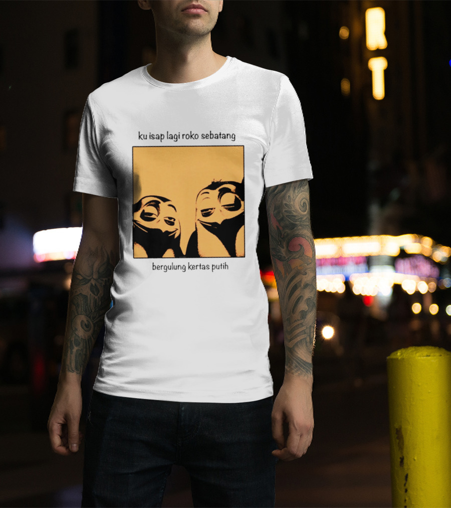 Ku Isap Lagi Roko Sebatang Bergulung Kertas Putih Private Kowalski T-Shirt