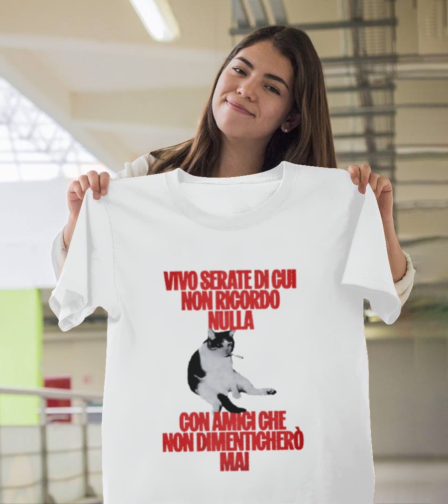 Vivo Serate Di Cui Non Ricordo Nulla Con Amici Che Non Dimenticherò Mai Gatto Divertente T-Shirt