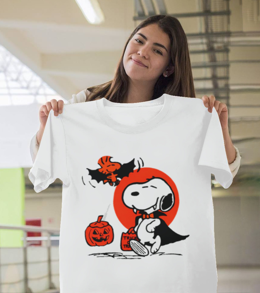 Snoopy Vampire Trick Or Treat 2026 Halloween Pumpkin Woodstock Bat T-Shirt