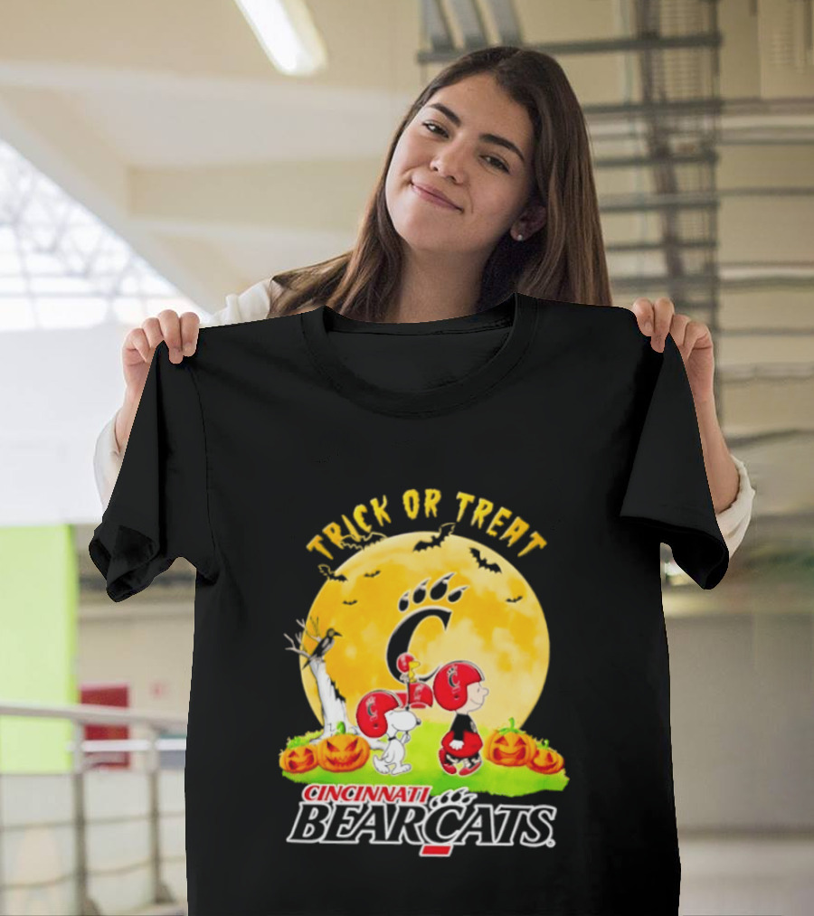 Cincinnati Bearcats Peanuts Trick Or Treat Halloween 2026 T-Shirt
