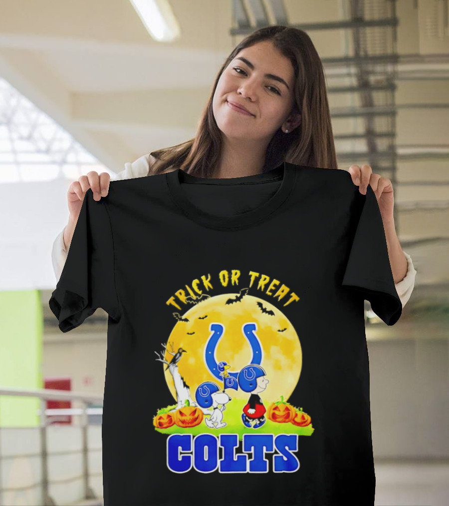 Indianapolis Colts Peanuts Trick Or Treat Halloween 2026 T-Shirt