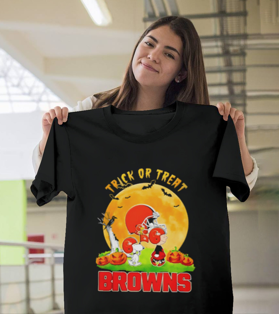Cleveland Browns Peanuts Trick Or Treat Halloween 2026 T-Shirt