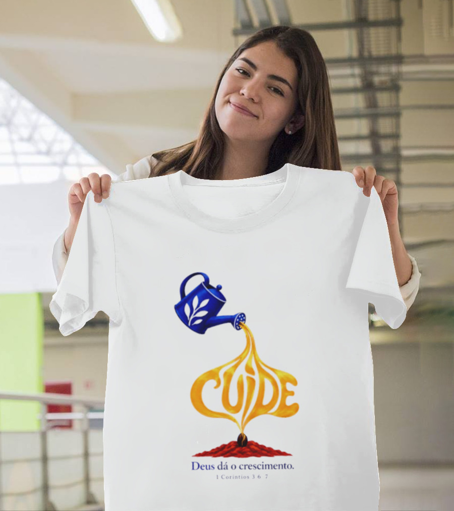 Cuide Deus Dá O Crescimento 1 Coríntios 3 6 7 Watering Can T-Shirt