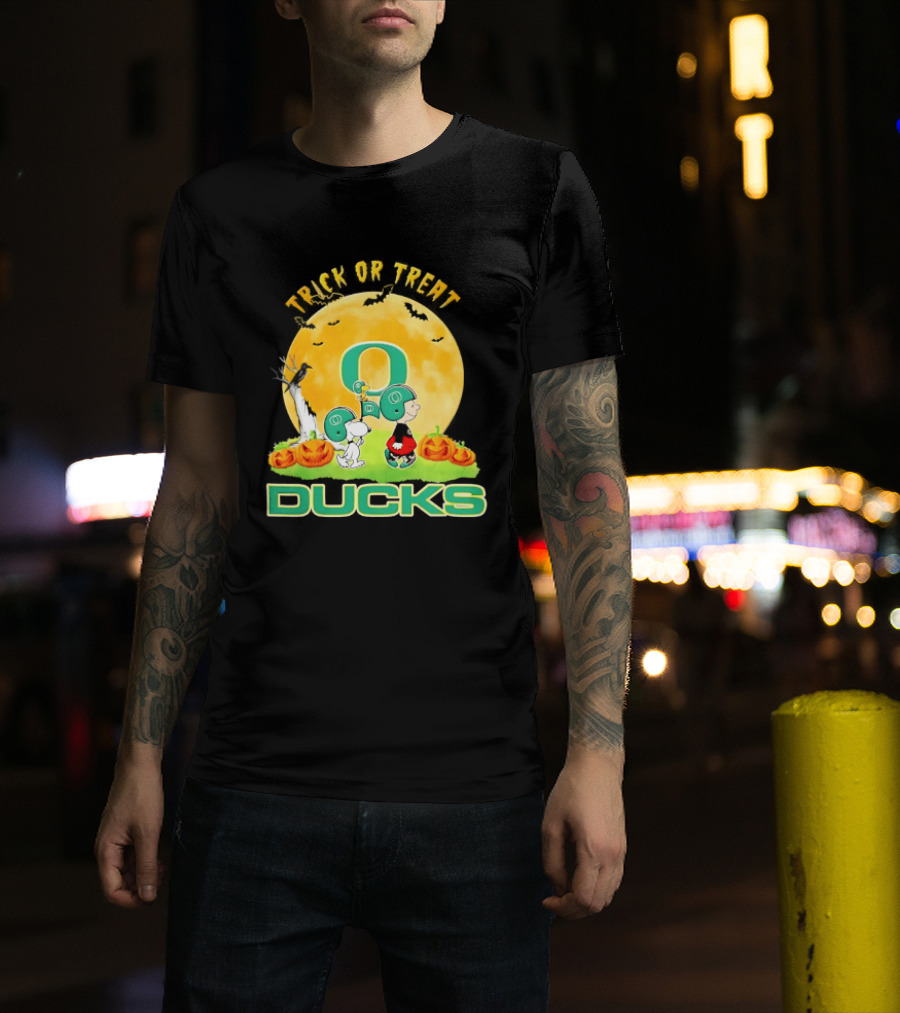 Oregon Ducks Peanuts Trick Or Treat Halloween 2026 T-Shirt