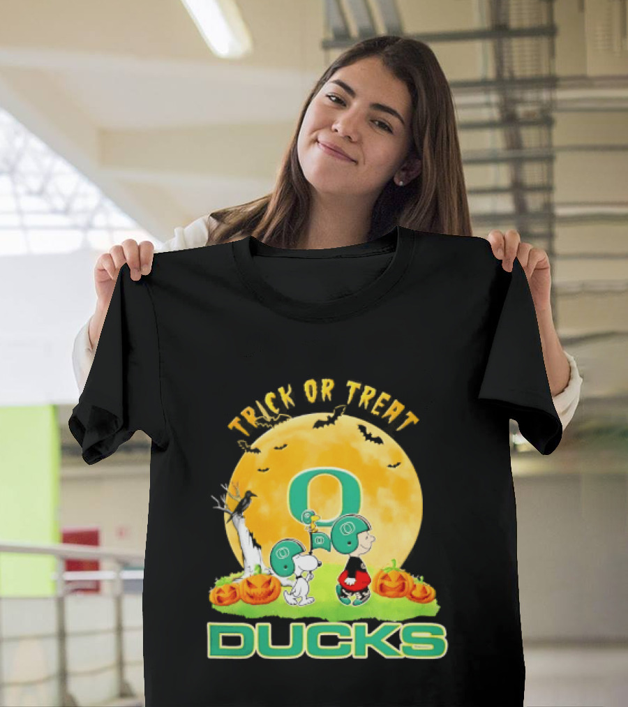 Oregon Ducks Peanuts Trick Or Treat Halloween 2026 T-Shirt