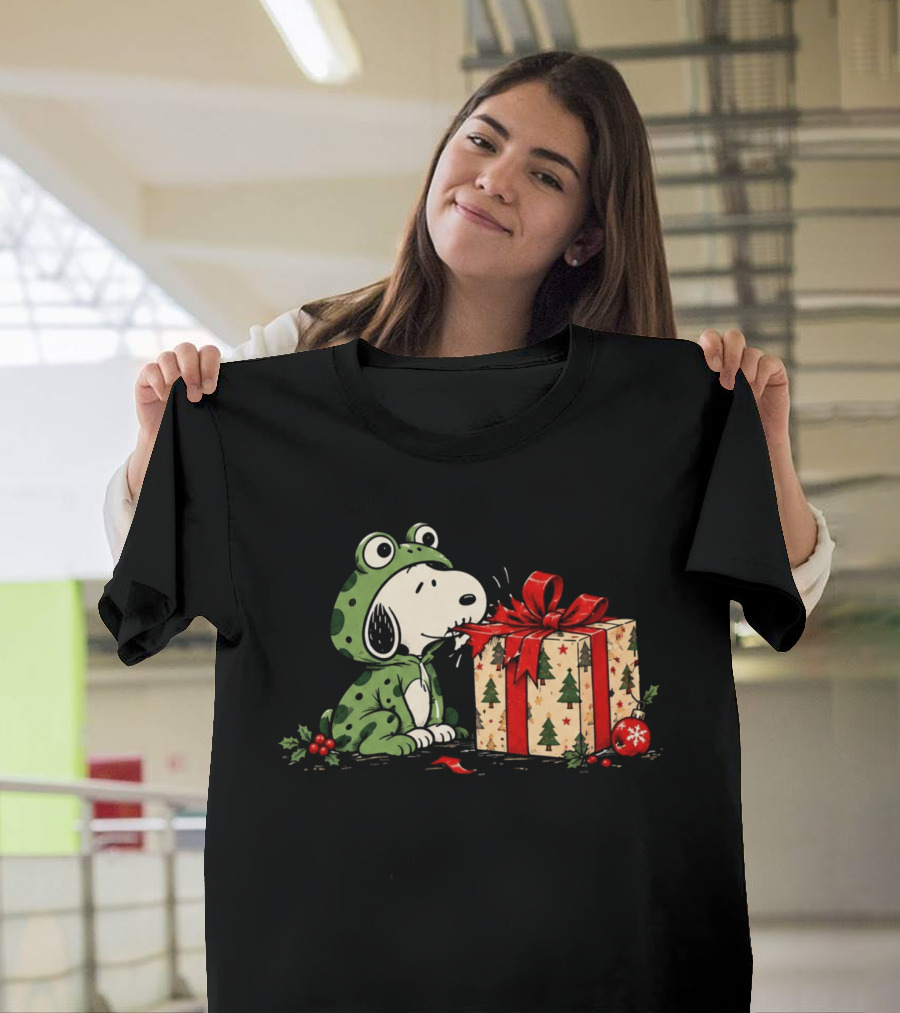 Snoopy Frog Christmas Chaos With Gift Box For Snoopy Lovers T-Shirt