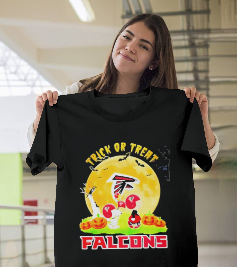 Atlanta Falcons Peanuts Trick Or Treat Halloween 2026 T-Shirt